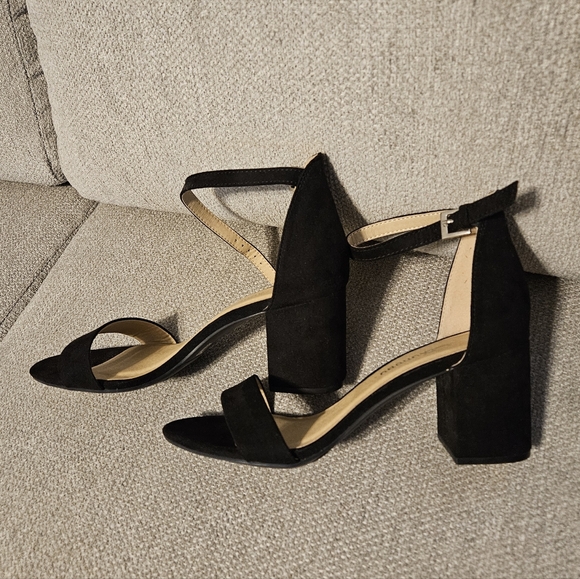 Block Heels - Picture 3 of 6